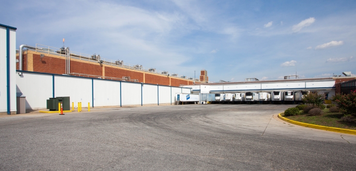 Exterior photo of Lineage's Perry facility