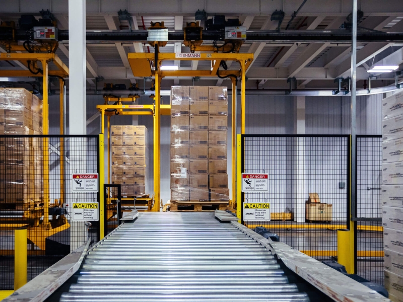 Automated cold storage pallet handling system using advanced computer vision technology for efficient material processing.