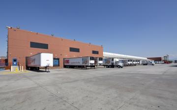 Exterior photo of Lineage's Mira Loma facility