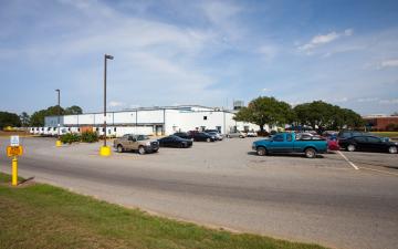 Photo of parking lot and facility in Perry, GA