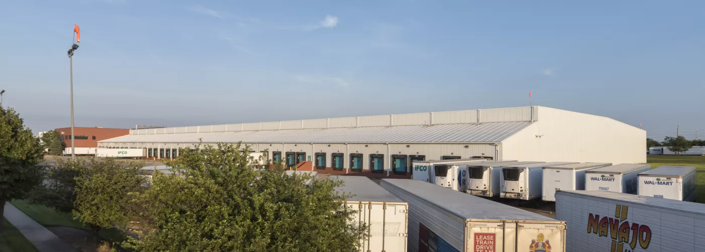 Exterior photo of Lineage's Geneva facility