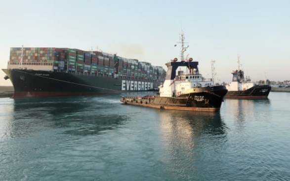 Tug boats dislodging the Evergreen cargo boat in the Suez Canal