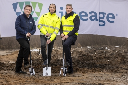 Lineage team members at the ground breaking of the new Vejle facility